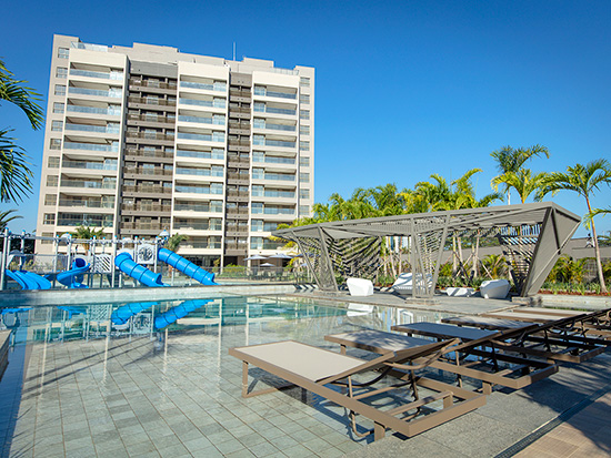 Deck Molhado, Piscina Infantil com Aquaplay e Pool House